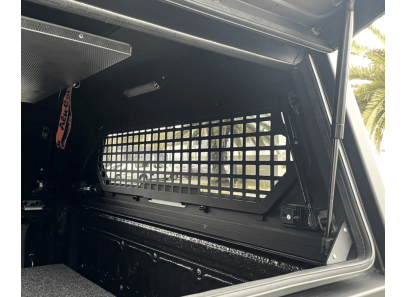 Grille de vitre arrière...