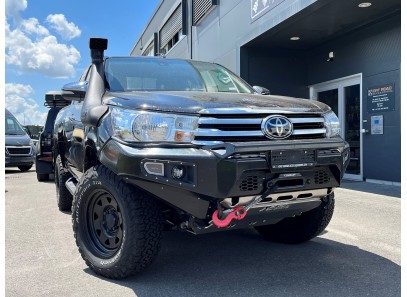 TOYOTA Hilux 2.4D-4D Sol...